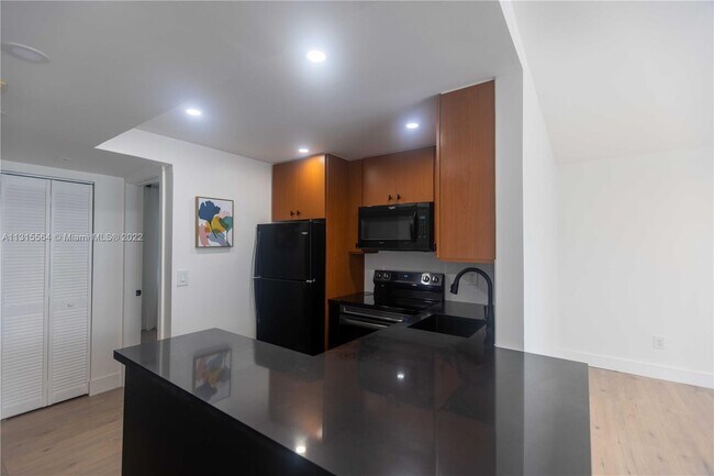 Foto del edificio - 3868 NE 169th St  405 North Miami Beach Fl...