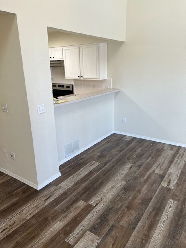 Building Photo - 3 Bedroom plus loft and Community Pool