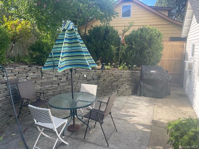 Foto del edificio - 35 Youngs Hill Rd