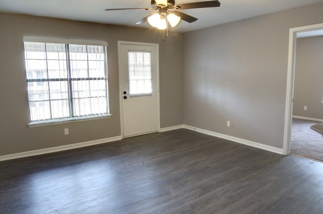 Building Photo - Oxford Oaks Apartments