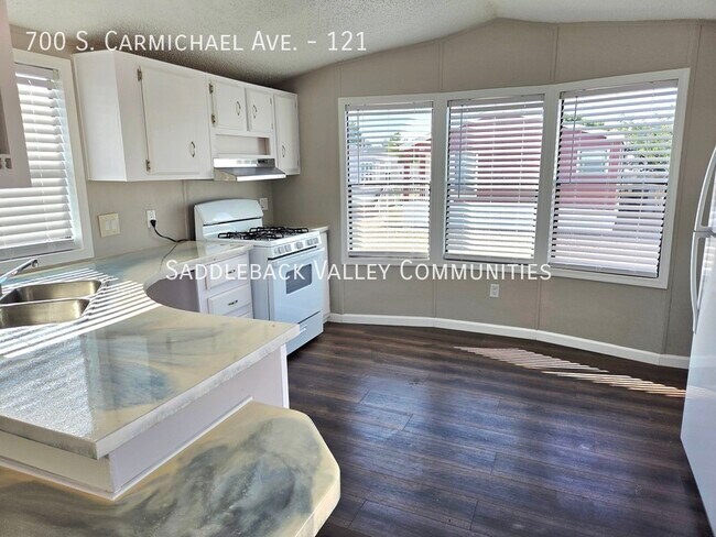 Building Photo - 700 S Carmichael Ave