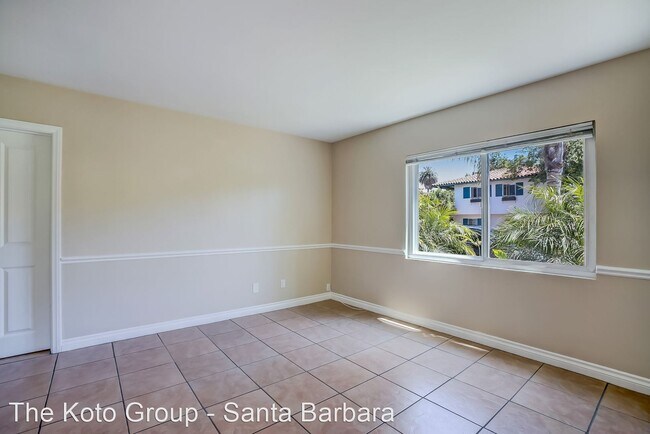 Building Photo - 118-122 Los Aguajes Ave