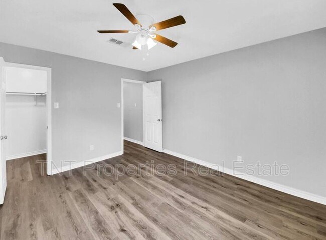 Foto del edificio - 1518 Pine Ridge Dr