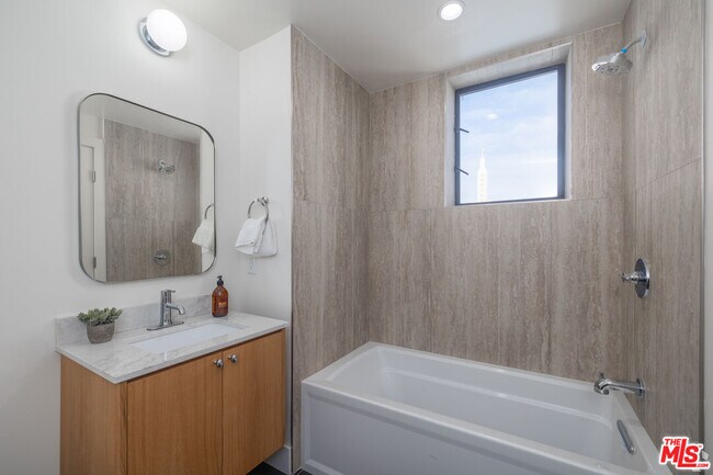 Foto del edificio - 1822 Overland Ave