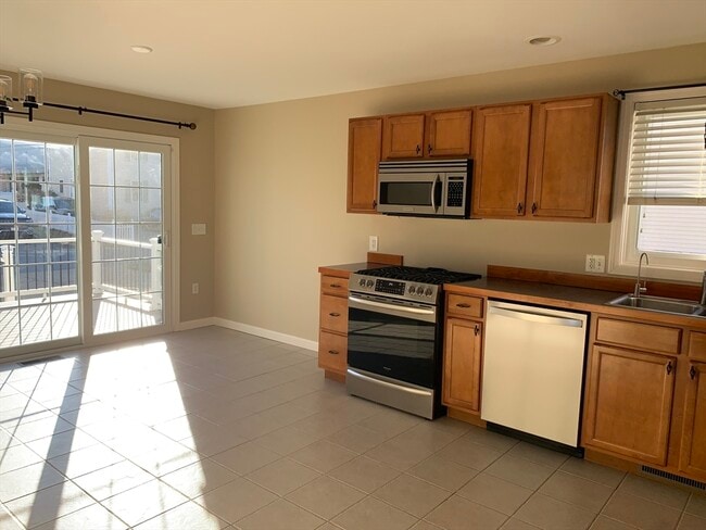 Building Photo - 9 Omaha St