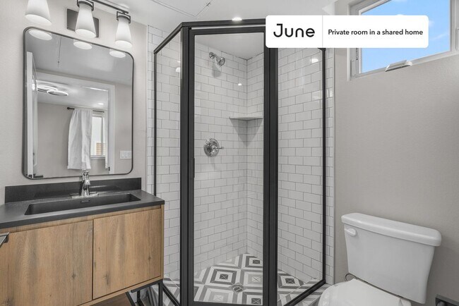 Foto del edificio - Room in Shared 5 bed/5 bath home in Boyle Heights