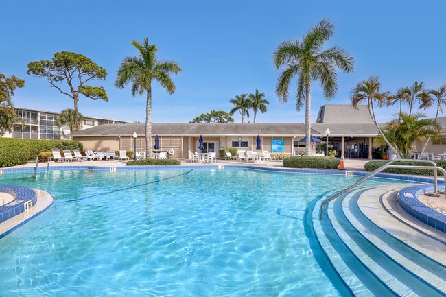 Building Photo - 2687 Garden Dr N