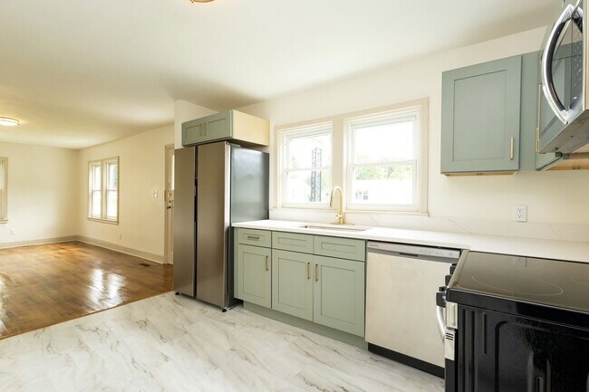 Foto del edificio - 825 Henderson Ave