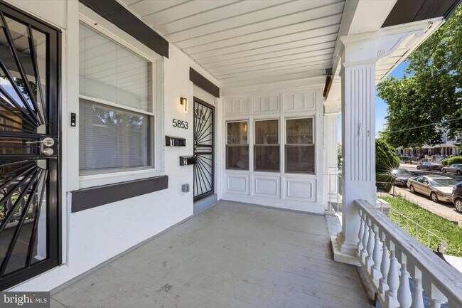 Foto del edificio - 5853 Cedar Ave