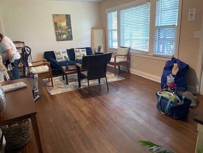 Building Photo - Charming, 3 bed, 1 bath ranch just mins from VA hospital