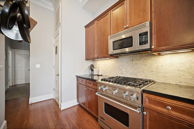 Building Photo - 1232 4th St NW