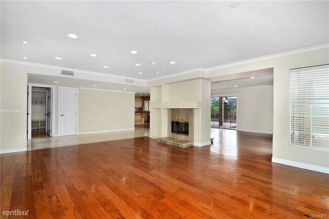 Building Photo - 5 br, 3.5 bath House - 19146 Gayle Pl