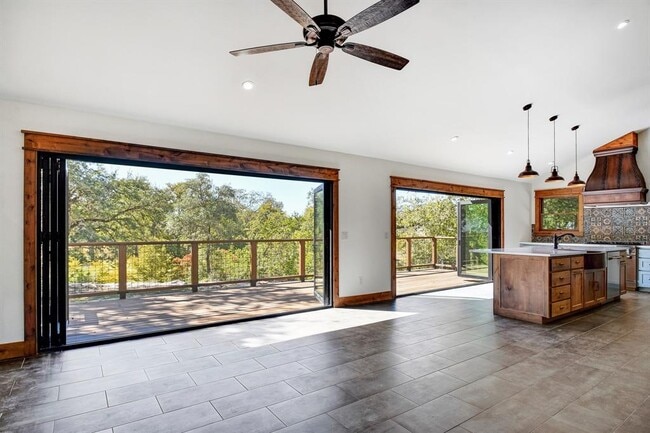 Building Photo - 108 Hub Dr