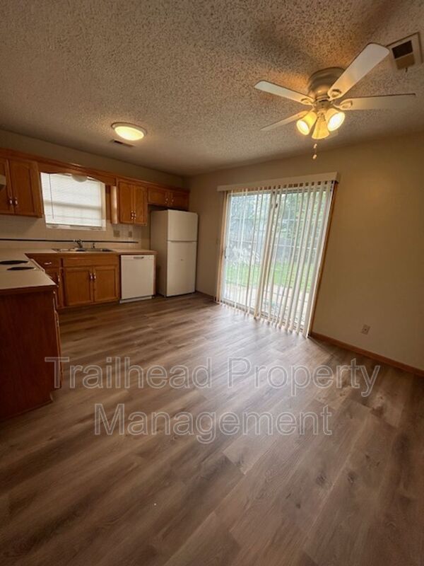 Building Photo - 1113 Dean Dr