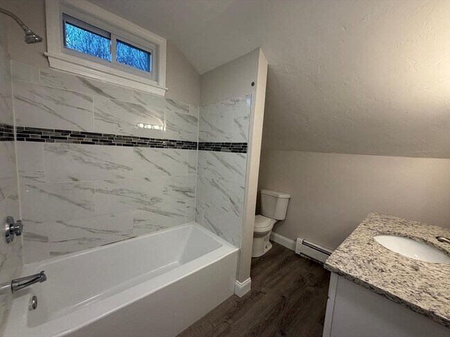 Building Photo - 18 Harris St