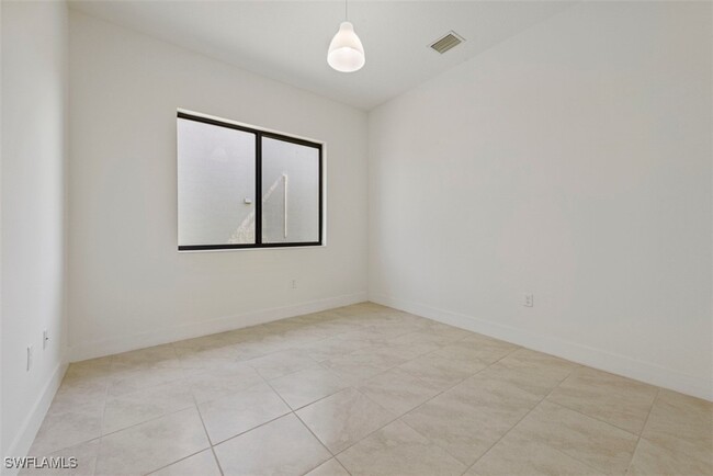 Foto del edificio - 5076 Isidora Ln