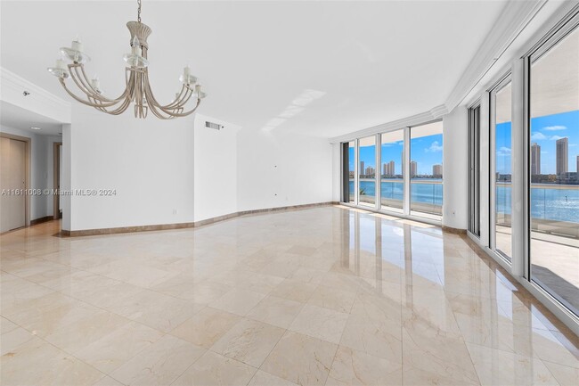 Building Photo - 2600 Island Blvd