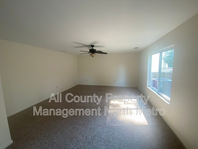 Building Photo - 1597 Shire Village Dr