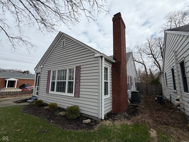 Foto del edificio - 6191 Crittenden Ave