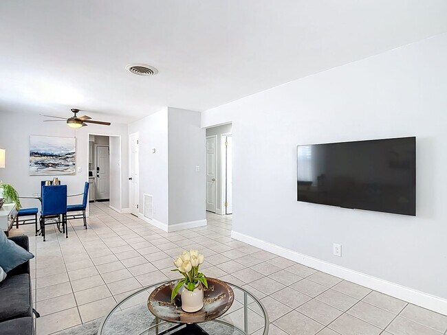 Foto del edificio - 220 Southeast Jefferson Cir N