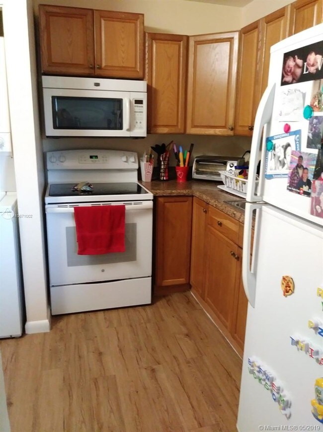 Building Photo - 6811 SW 129th Ave
