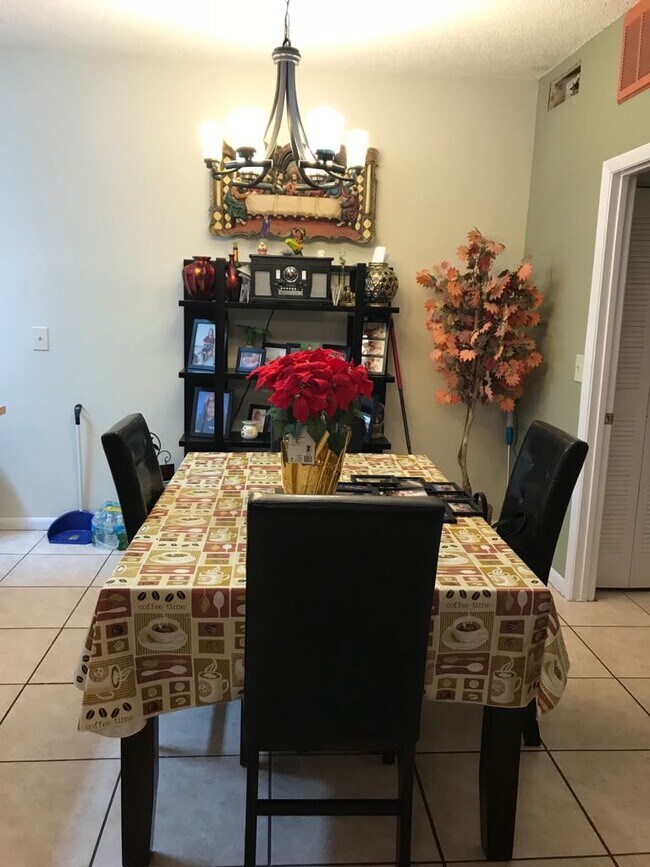 Foto del edificio - 18328 NW 68th Ave