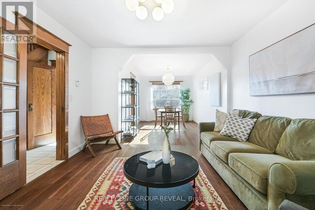 Photo du bâtiment - 89 Strathmore Blvd