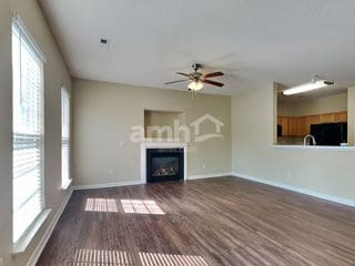 Foto del edificio - 721 Waterbrook Ln