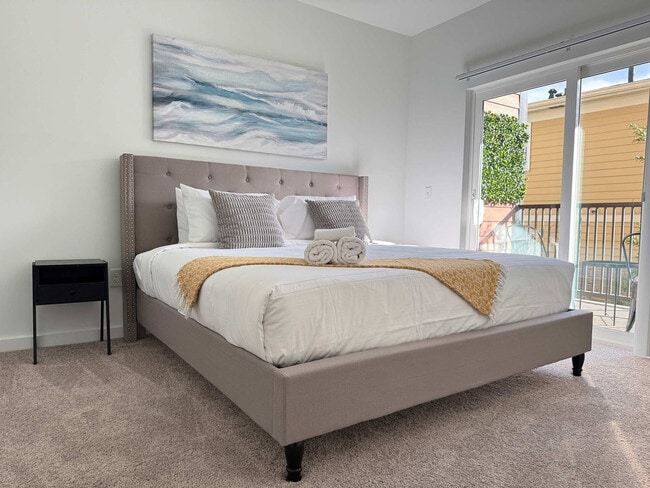 Building Photo - 525 Parkway Dr NE