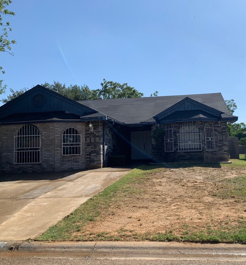 Primary Photo - 405 Venado Ct