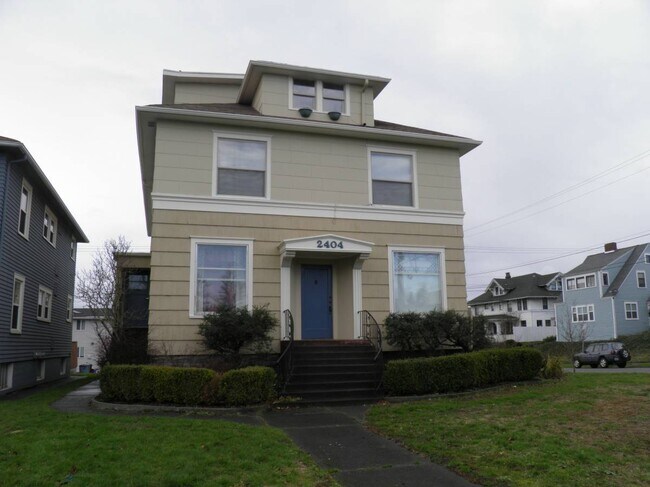 Building Photo - 2404 Hoyt Ave