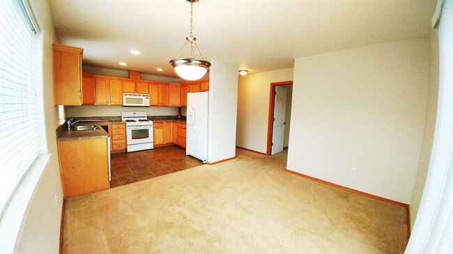 Building Photo - Beautiful Craftsman Style Home
