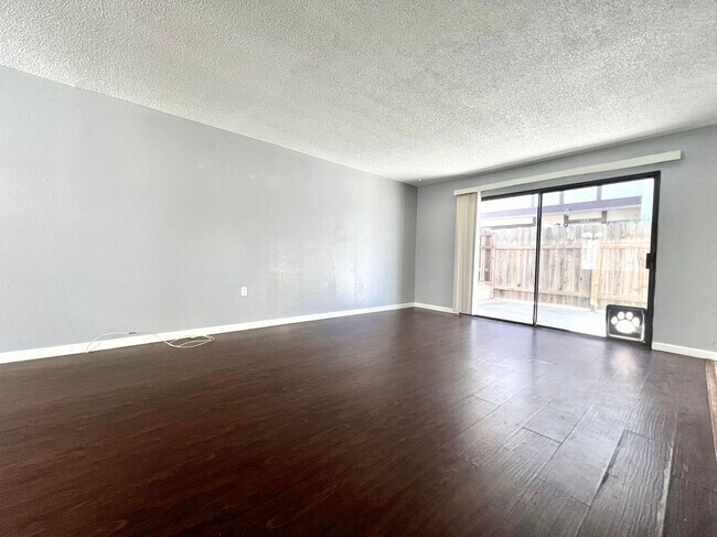 Foto del edificio - 17057 S Vermont Ave