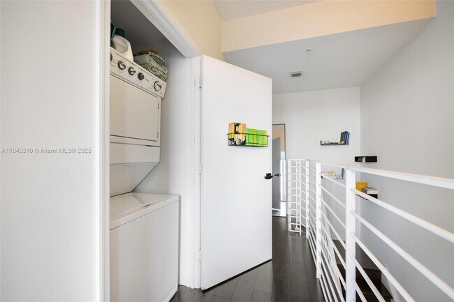 Foto del edificio - 60 SW 13th St
