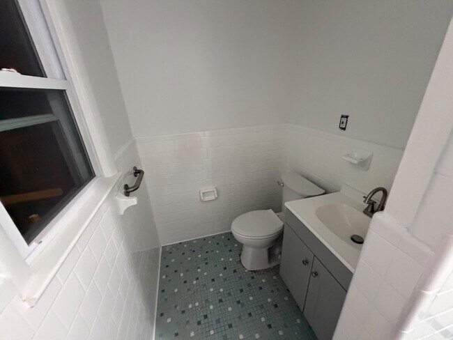 Foto del edificio - 5903 Temple Hill Rd