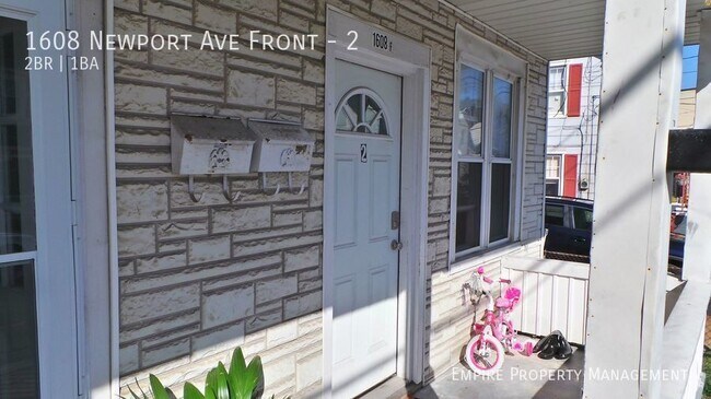 Foto del edificio - 1st and 2nd Floor: 2 Bedroom / 1 Bathroom ...