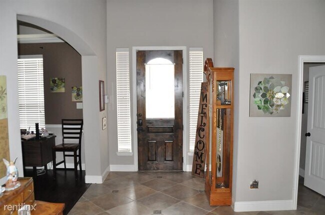 Building Photo - 4 br, 2.5 bath House - 1136 Glendon Dr UNIT