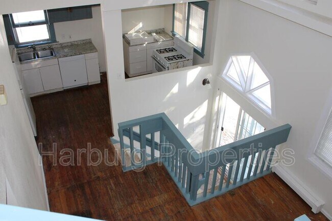 Photo - 462 W Pine St House