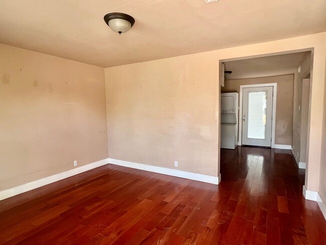 Foto del edificio - 2 Bedroom Home W/ Spacious Backyard!