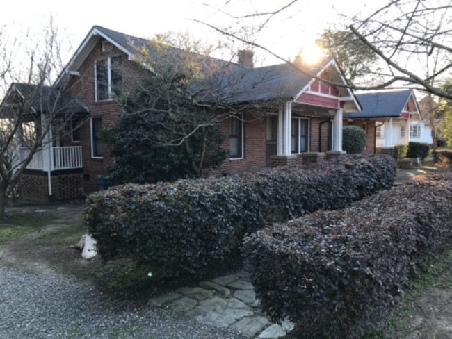 Building Photo - 45 Crestview St