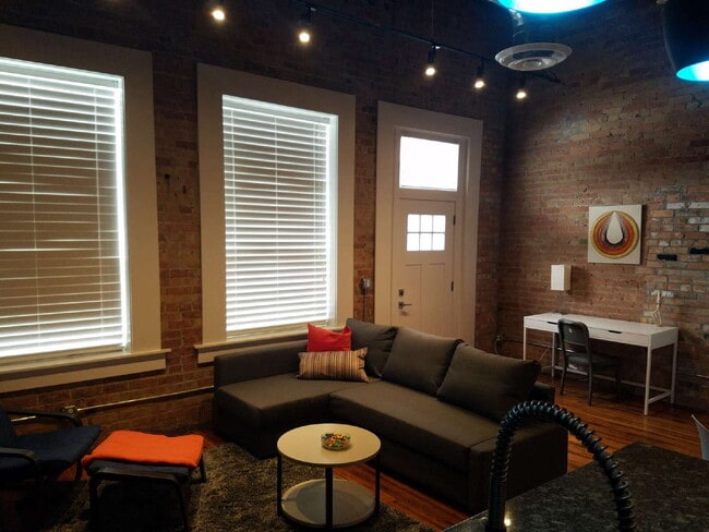 Foto del edificio - 2238 Washington Blvd