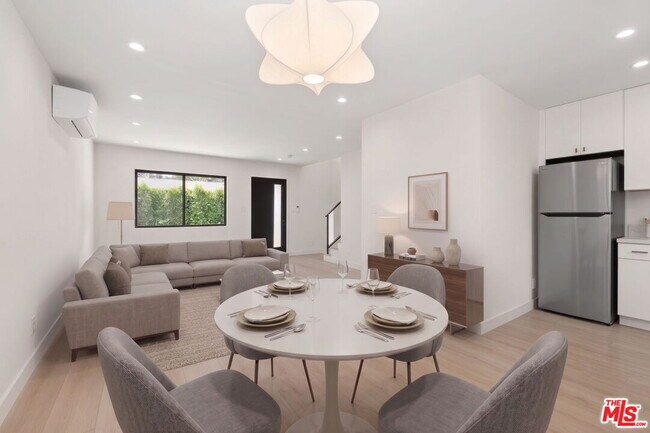 Foto del edificio - 5841 Whitworth Dr