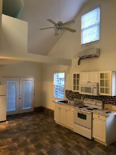 Primary Photo - Studio Apartment for Rent
