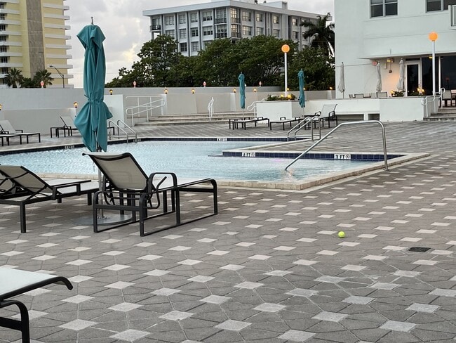 Building Photo - 5701 Collins Ave
