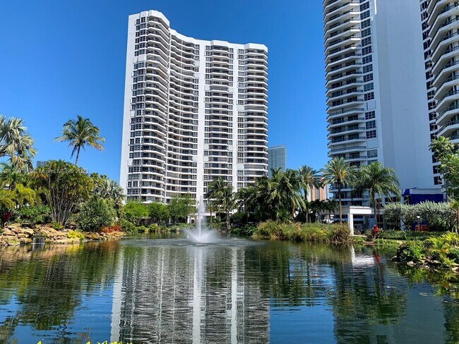 Foto del edificio - 3530 Mystic Pointe Dr