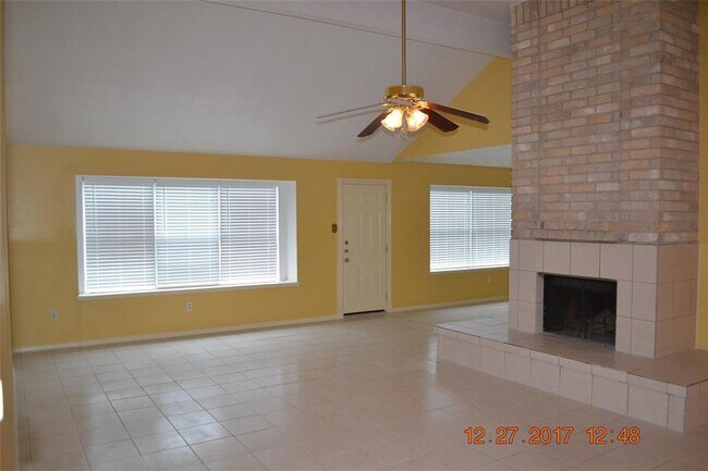 Building Photo - 13627 Danbury Run Dr