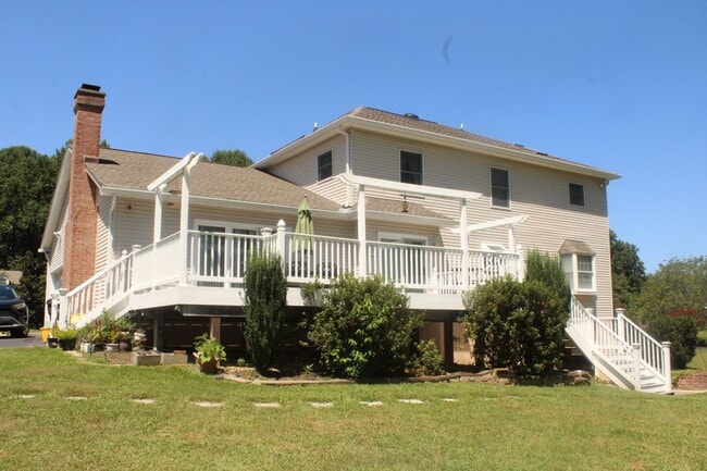 Building Photo - 8843 Stratford Ct