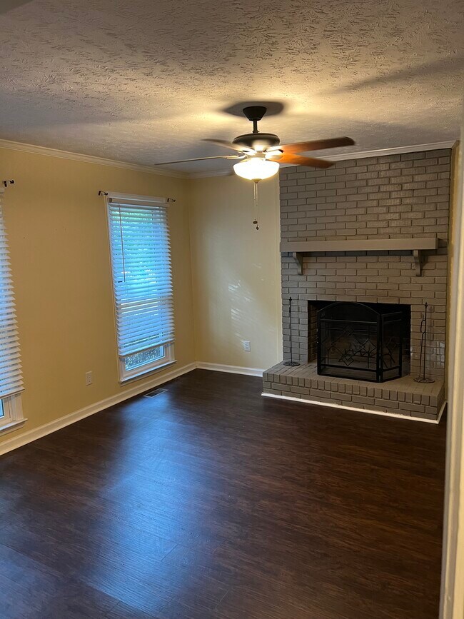 Building Photo - 5898 Nutbush Pl