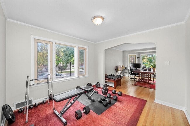 Foto del edificio - 5400 W Berteau Ave