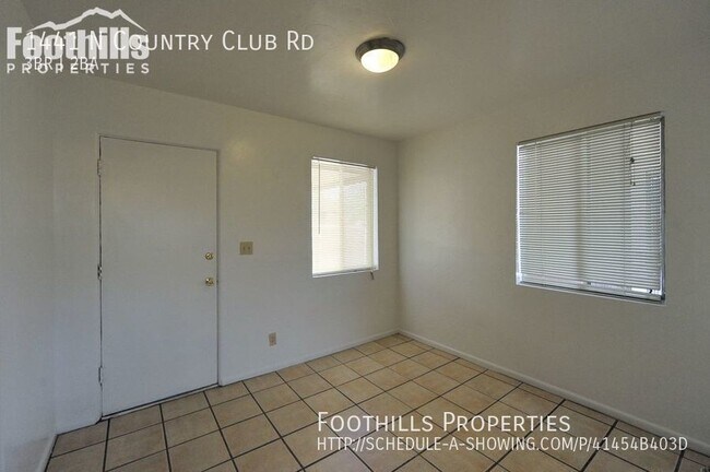 Building Photo - Central 3 Bedroom on Large Lot